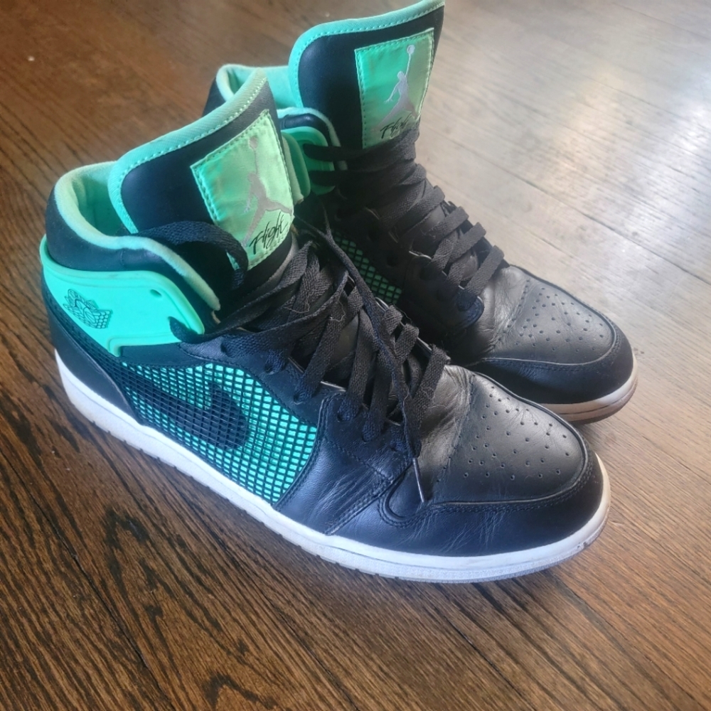 NIKE JORDANS MINT GREEN & BLACK